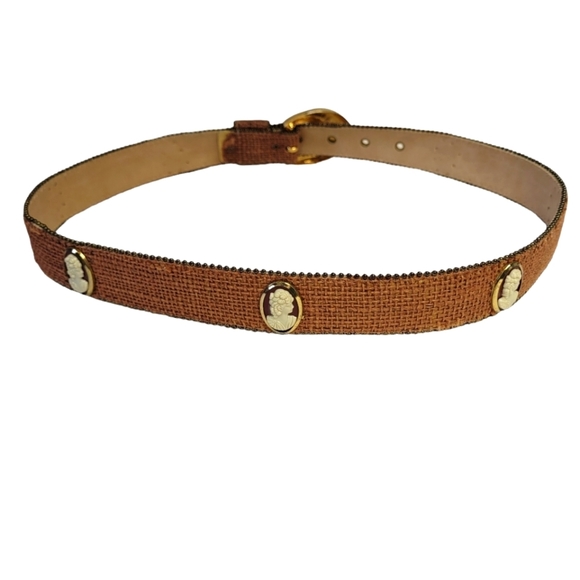 Vintage cameo set belt and earrings - Picture 3 of 16